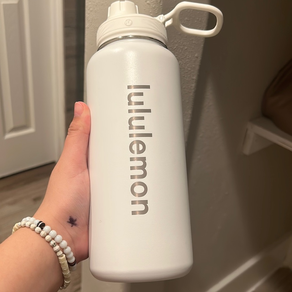 Lululemon water bottle